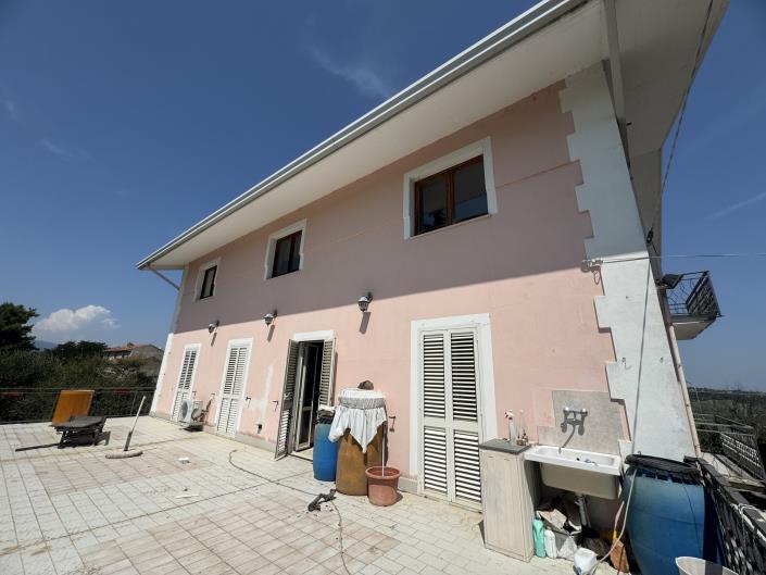 Image No.52-5 Bed Villa / Detached for sale