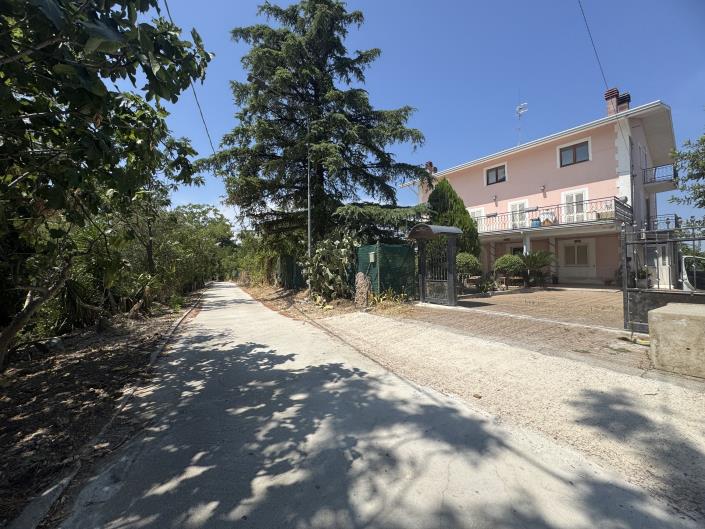 Image No.57-5 Bed Villa / Detached for sale