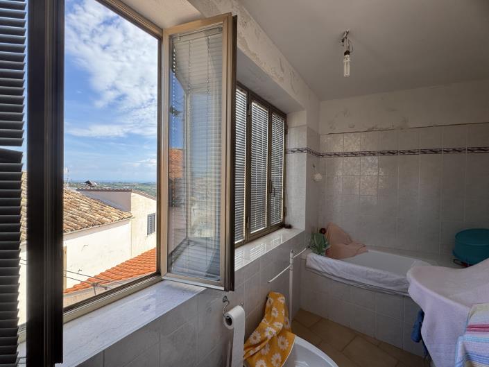 Image No.14-1 Bed Townhouse for sale