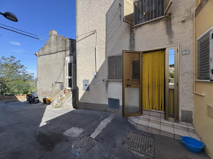Image No.35-1 Bed Townhouse for sale