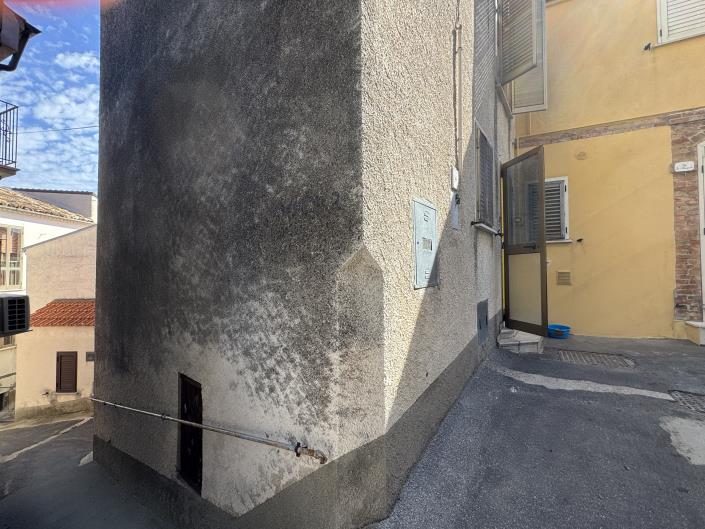 Image No.37-1 Bed Townhouse for sale