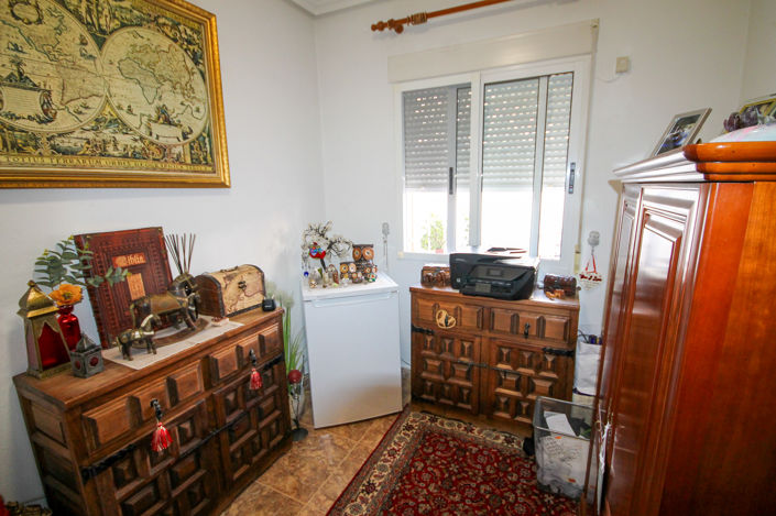 Image No.10-3 Bed House for sale