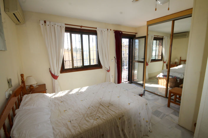 Image No.17-3 Bed House for sale