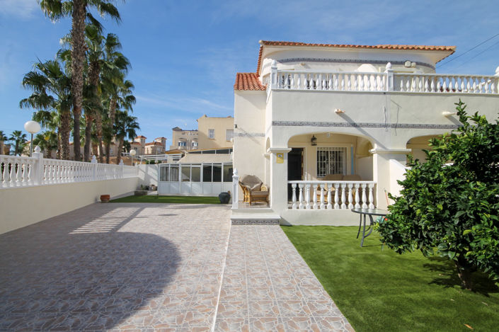 Image No.1-3 Bed House for sale