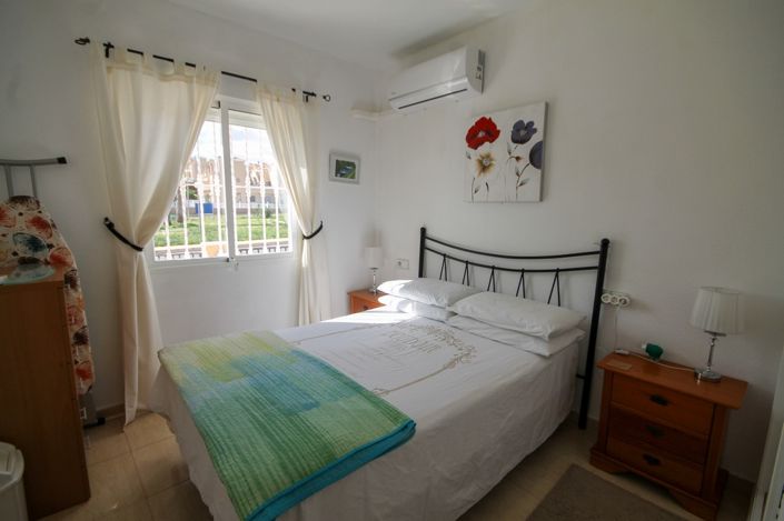 Image No.5-2 Bed House for sale