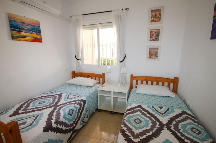 Image No.9-2 Bed House for sale