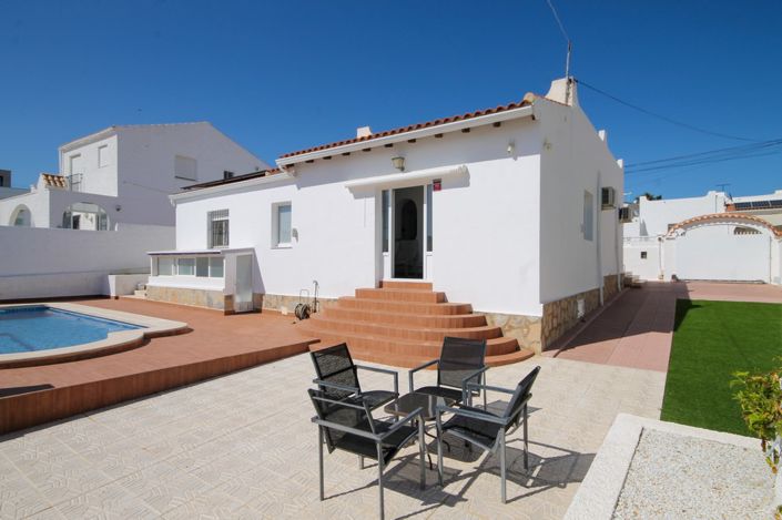 Image No.2-4 Bed Villa for sale