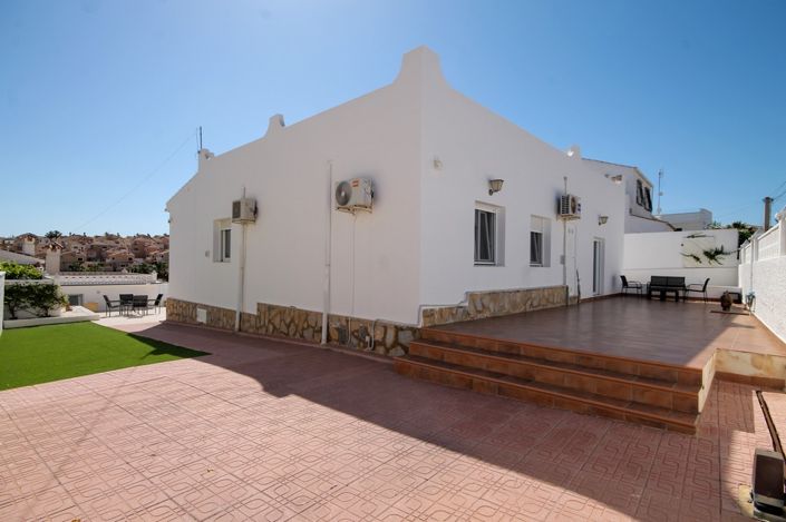 Image No.4-4 Bed Villa for sale