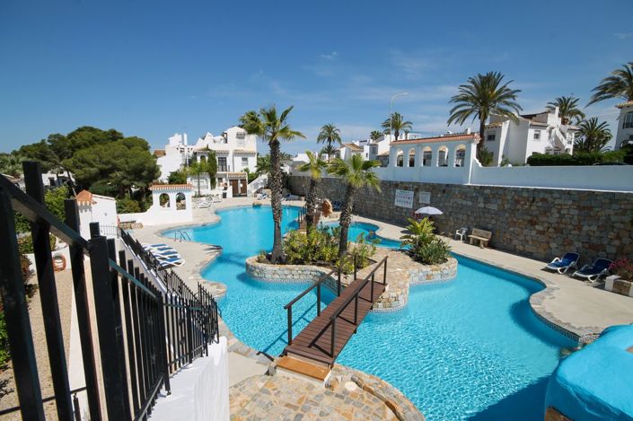 Image No.2-4 Bed House for sale
