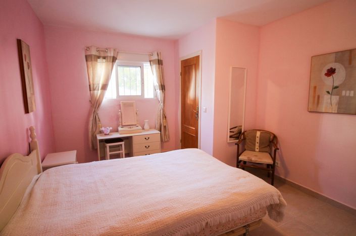 Image No.34-4 Bed House for sale