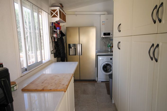 Image No.10-3 Bed House for sale