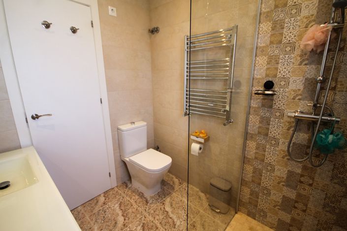 Image No.18-3 Bed House for sale