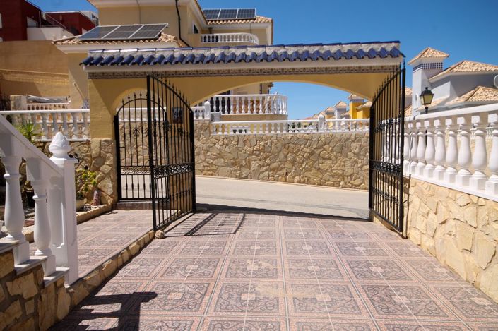 Image No.26-3 Bed House for sale