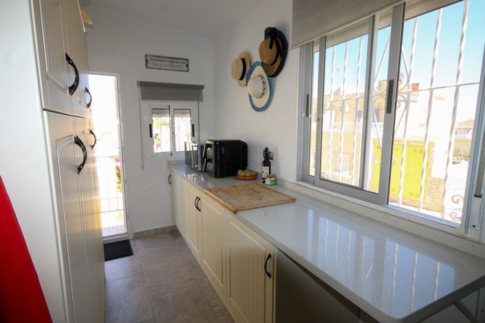 Image No.9-3 Bed House for sale