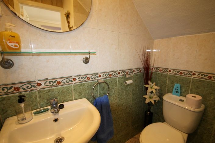 Image No.15-3 Bed House for sale