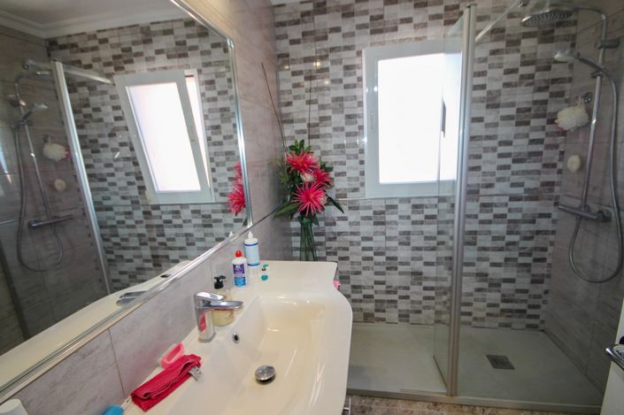 Image No.20-3 Bed House for sale