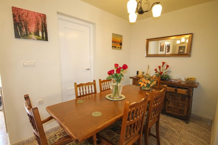Image No.8-3 Bed House for sale