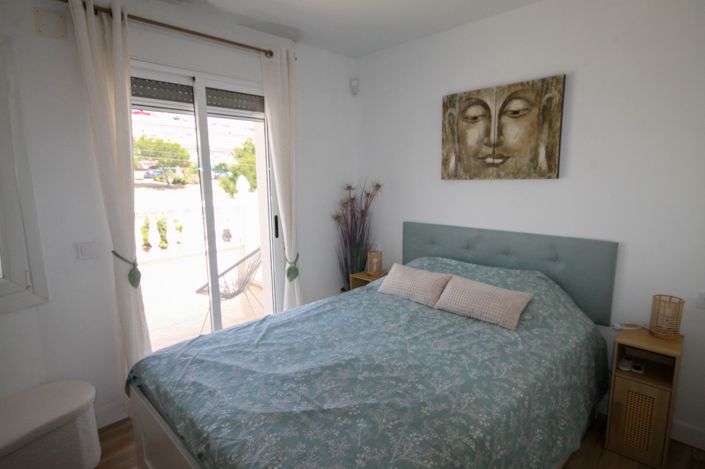 Image No.18-2 Bed House for sale