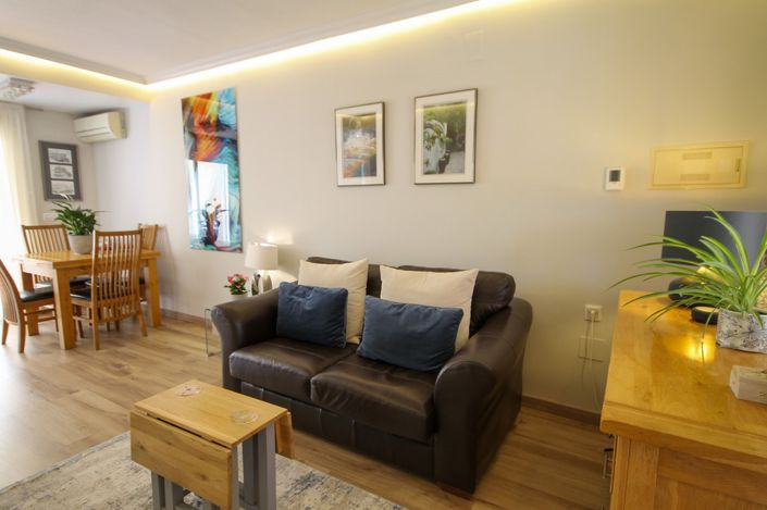 Image No.8-2 Bed House for sale