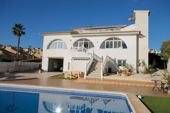 Image No.2-5 Bed Villa for sale