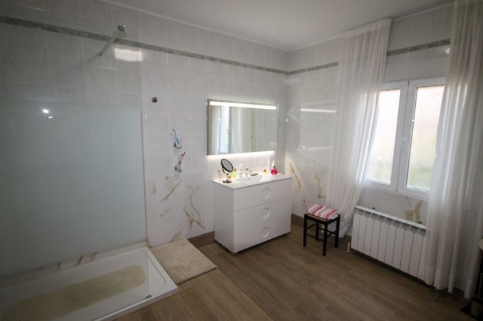 Image No.21-5 Bed Villa for sale