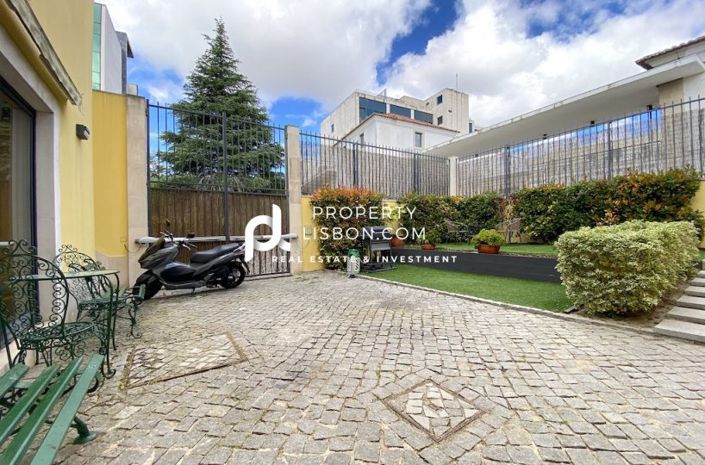 Image No.3-5 Bed Villa for sale