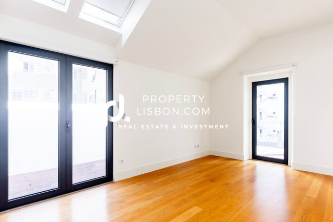 Image No.10-3 Bed Apartment for sale