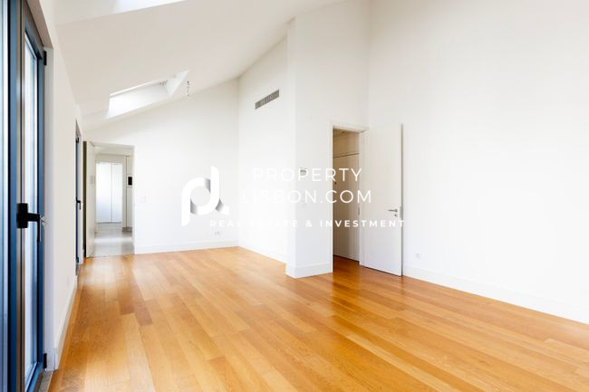 Image No.18-3 Bed Apartment for sale