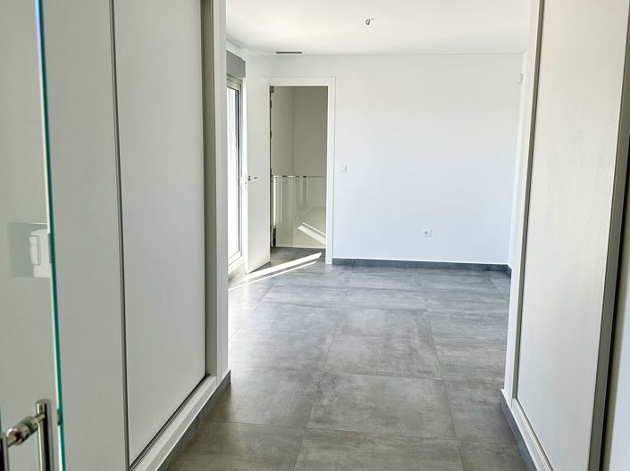 Image No.25-4 Bed Villa for sale