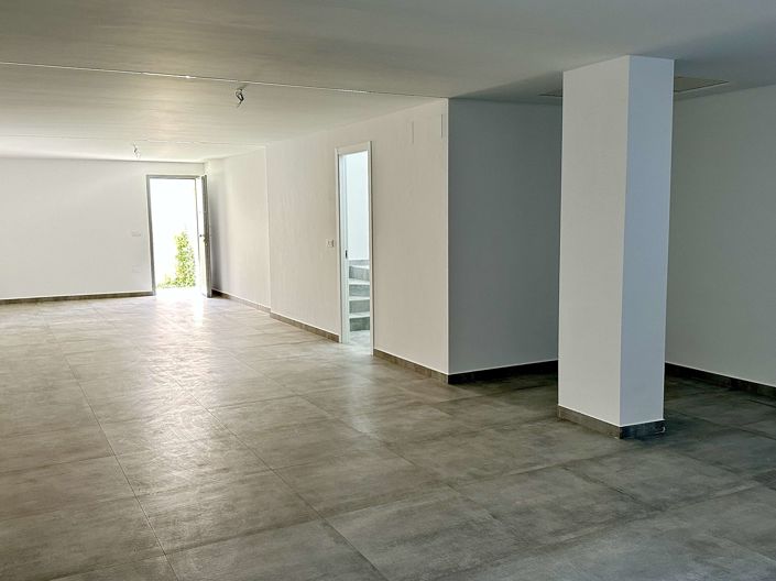 Image No.29-4 Bed Villa for sale