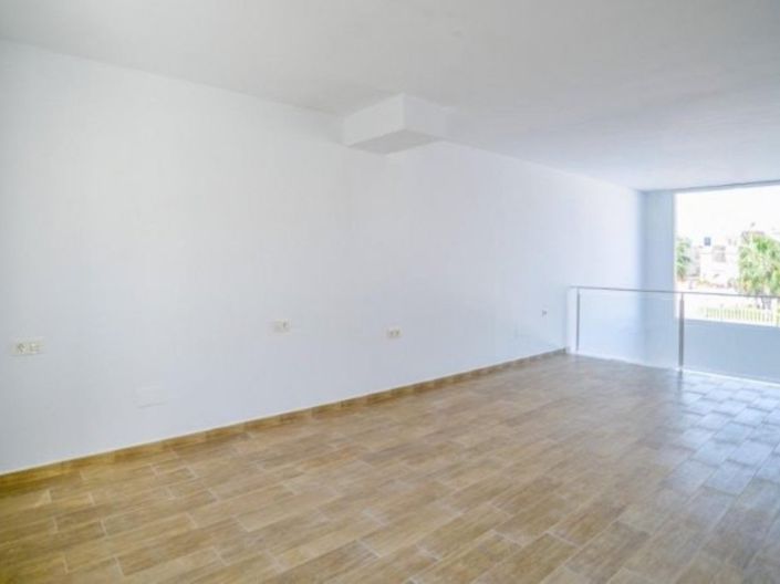 Image No.9-2 Bed Townhouse for sale