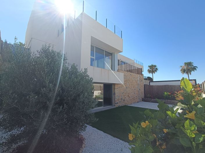 Image No.1-4 Bed Villa for sale