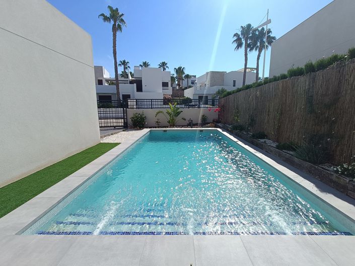 Image No.2-4 Bed Villa for sale