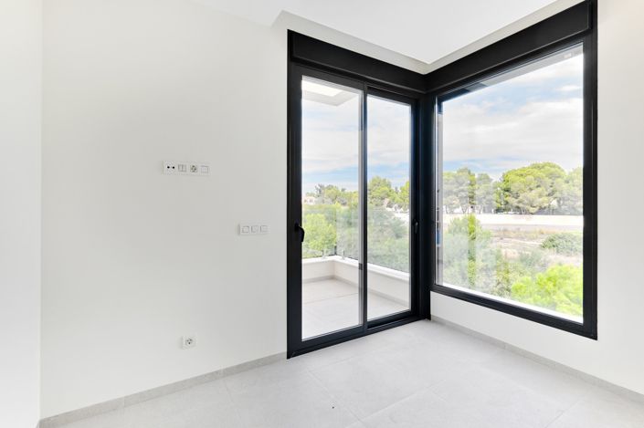 Image No.9-3 Bed Villa for sale