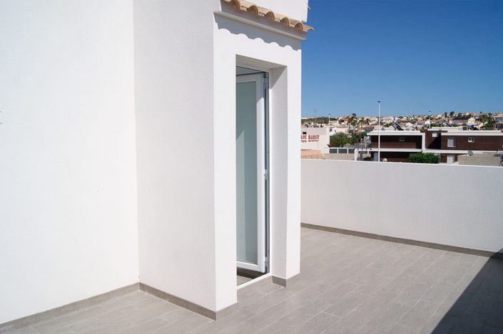 Image No.8-2 Bed Townhouse for sale