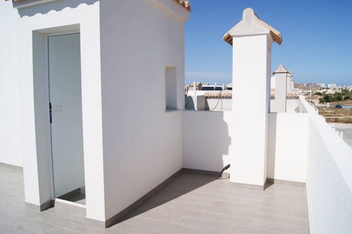 Image No.9-2 Bed Townhouse for sale
