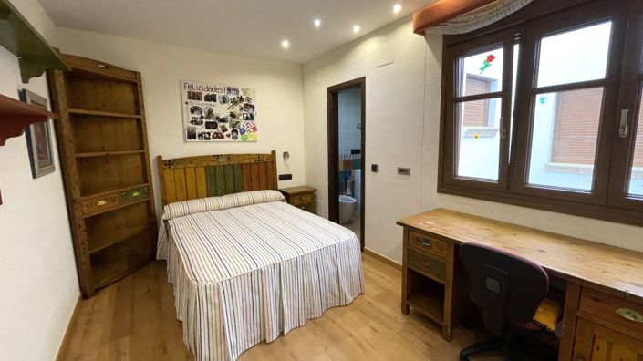 Image No.17-4 Bed Townhouse for sale