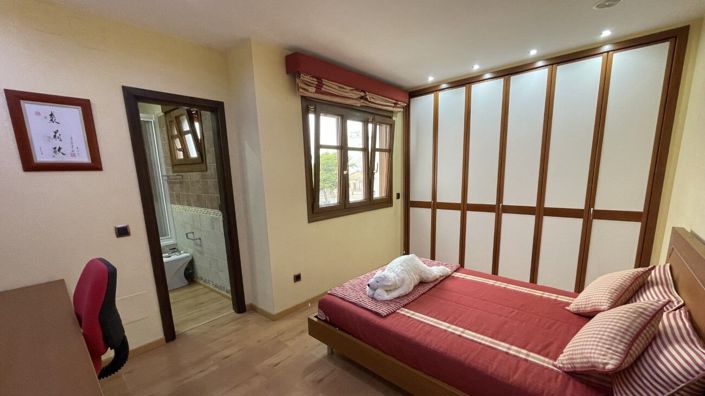 Image No.22-4 Bed Townhouse for sale