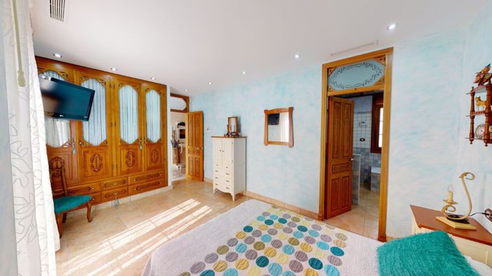 Image No.10-4 Bed Villa for sale