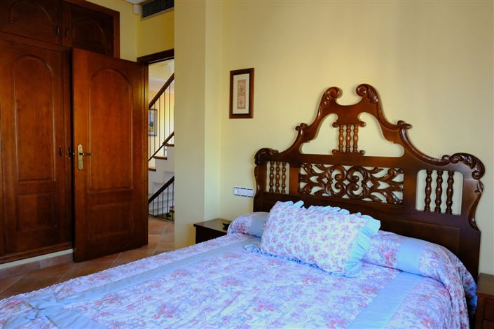 Image No.18-5 Bed Finca for sale