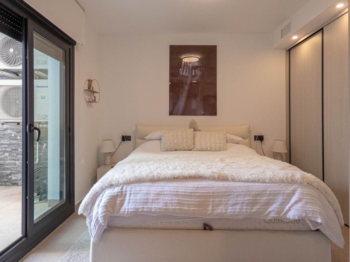 Image No.24-3 Bed Property for sale