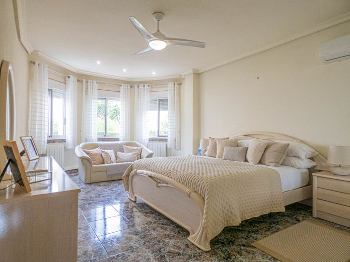 Image No.18-6 Bed Villa for sale