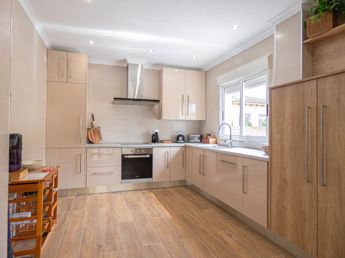 Image No.9-6 Bed Villa for sale