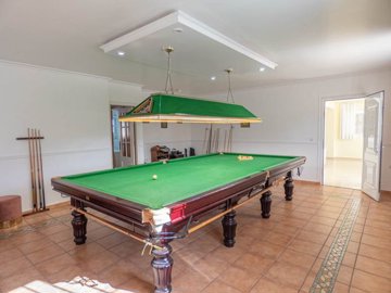 8093stunningreformedcountrysidevilla051024103