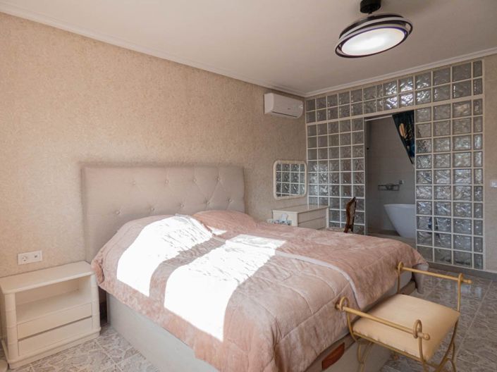 Image No.40-7 Bed Villa for sale