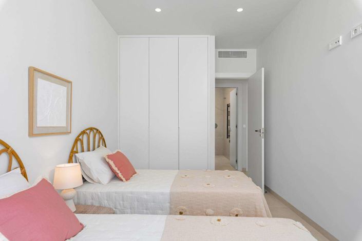 Image No.29-3 Bed Townhouse for sale