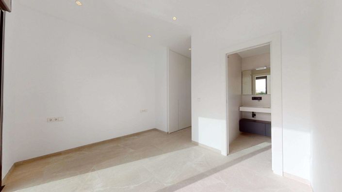 Image No.18-3 Bed Villa for sale