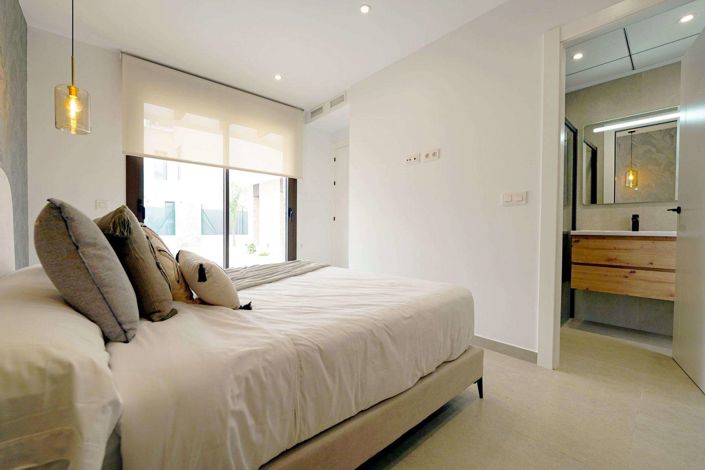 Image No.17-3 Bed Semi-Detached for sale