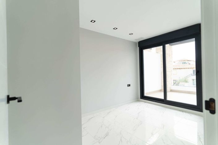 Image No.28-4 Bed Villa for sale