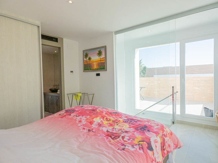 Image No.11-3 Bed Villa for sale